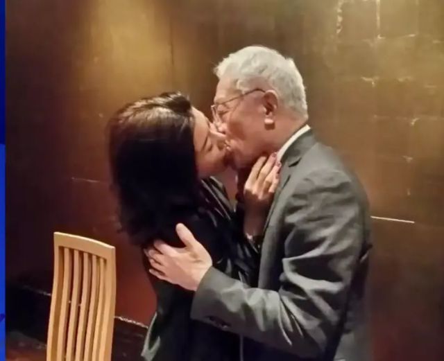 王吉舟：曹兴诚小三激吻半裸照曝光 | 拿辛教教主现身说法教你怎么危机公关【音频】【图片】