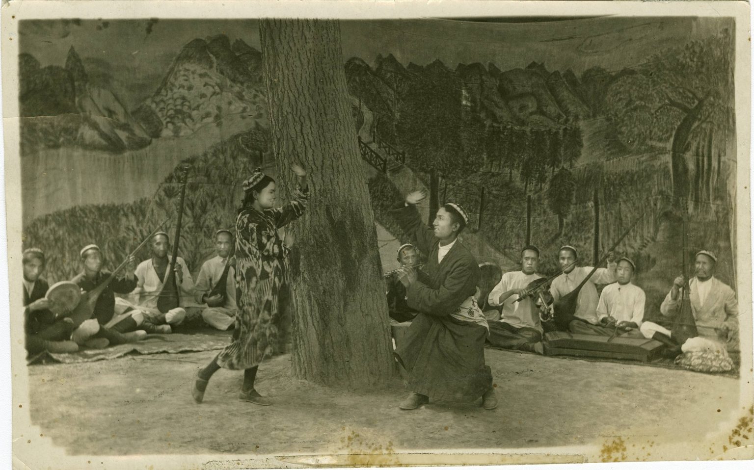 王柯：夹缝中的维吾尔 | 近代新疆的空间变幻【音频】